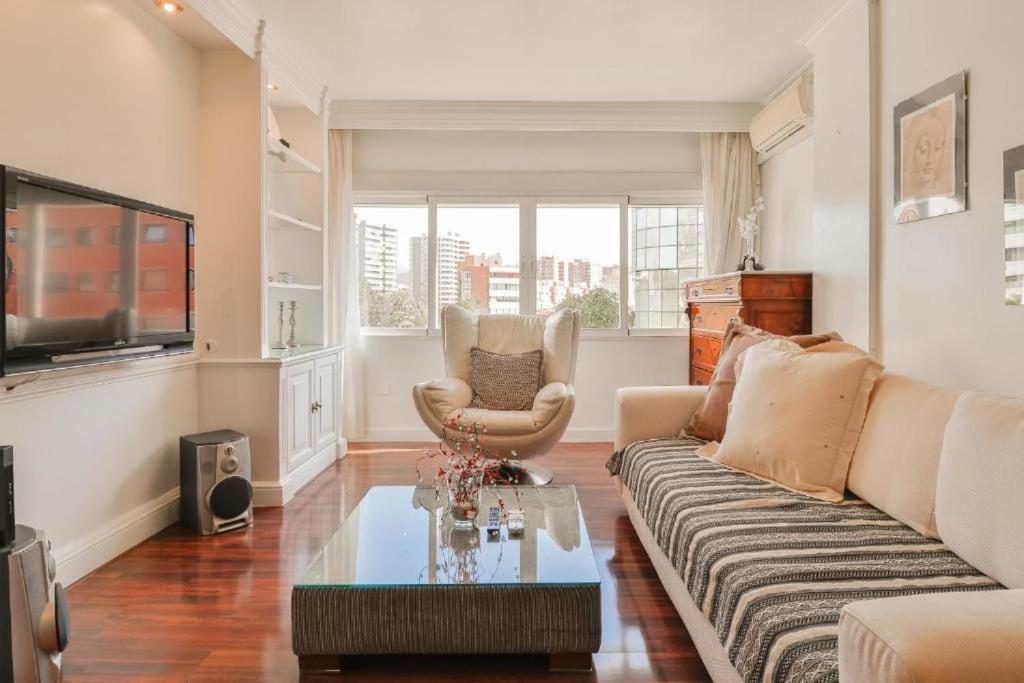 Big Apartment, Close To Train Station Apartament
