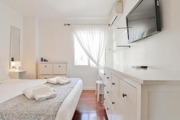 Apartament Big Apartment, Close To Train Station