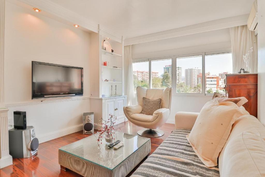 Big Apartment, Close To Train Station Apartament