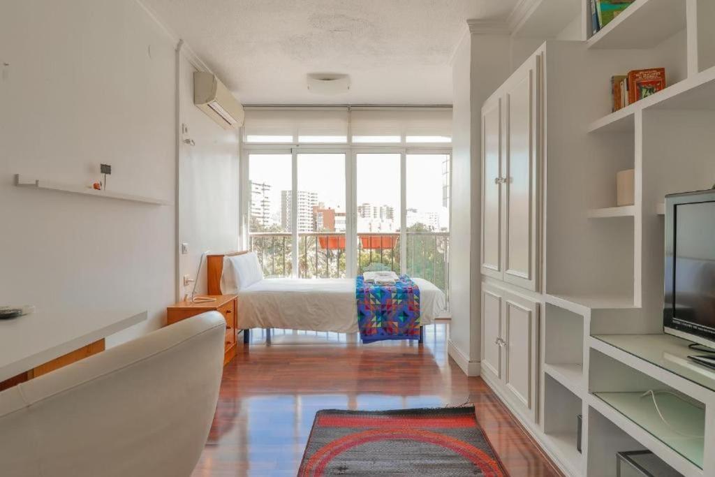 Lejlighed Big Apartment, Close To Train Station Málaga